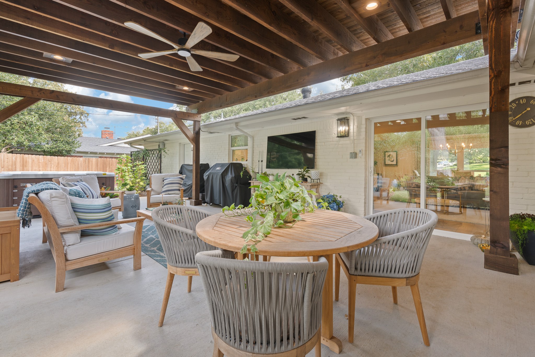 1512 Ridgmar Boulevard