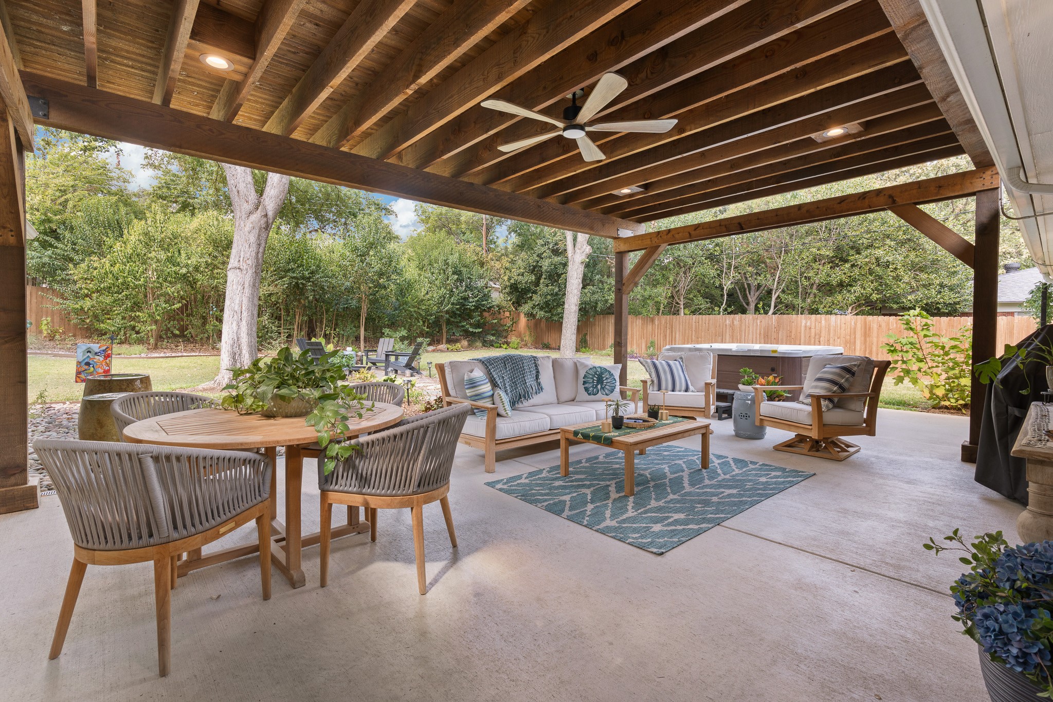 1512 Ridgmar Boulevard