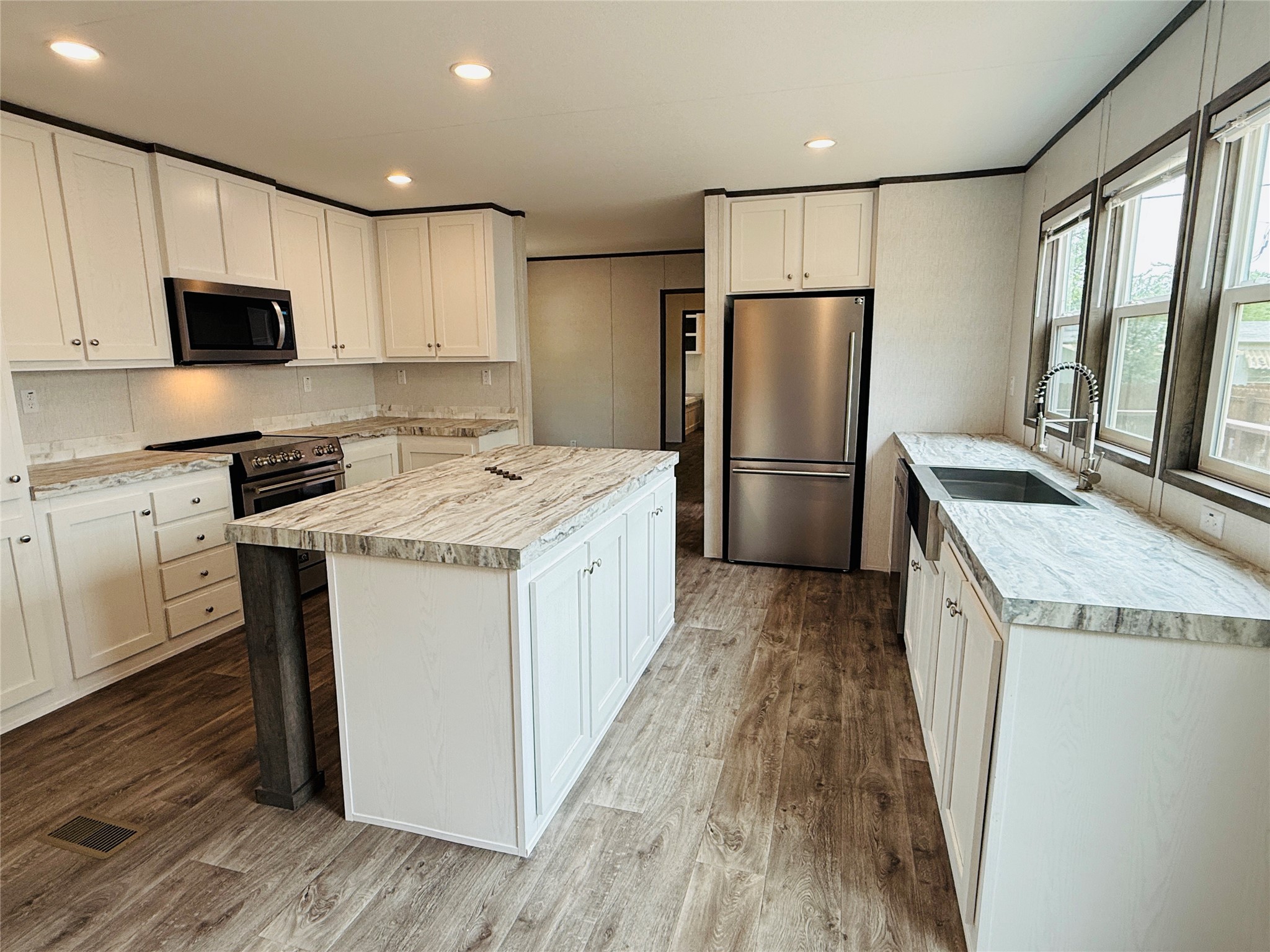 3001 Elmwood Drive