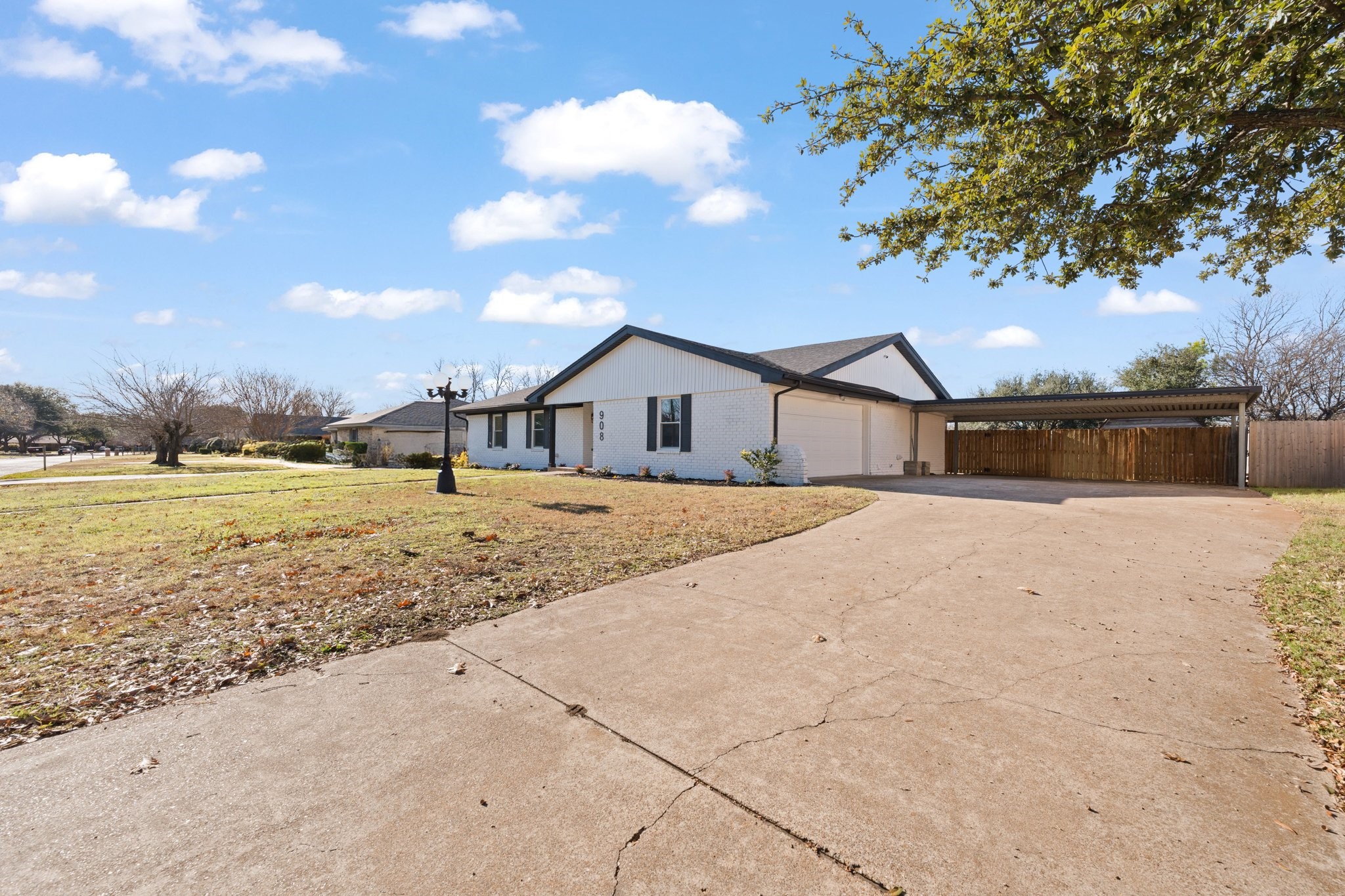 908 Stonelake Drive