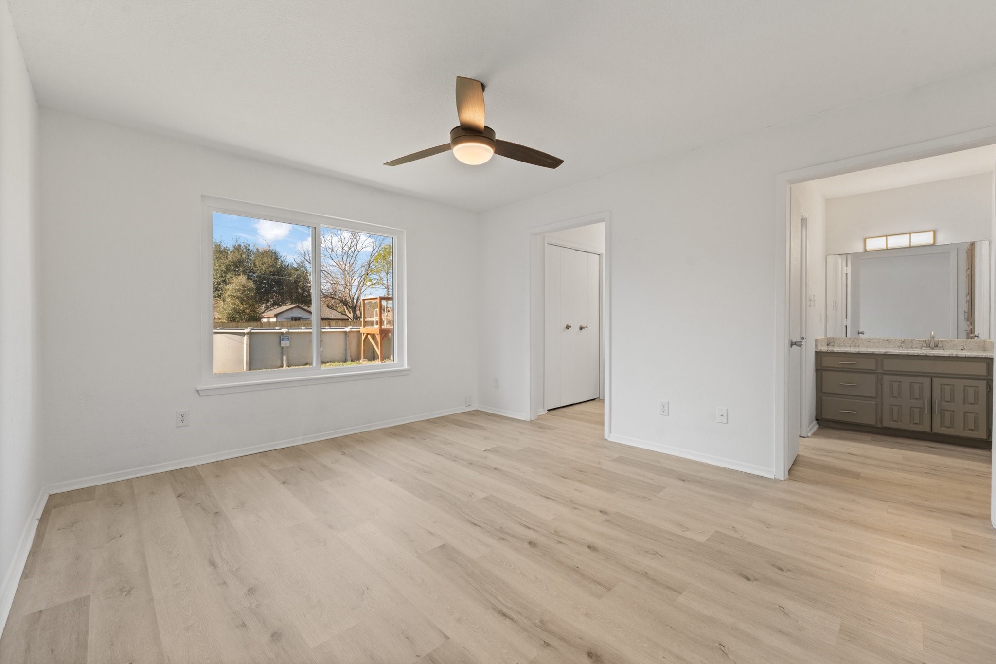 908 Stonelake Drive