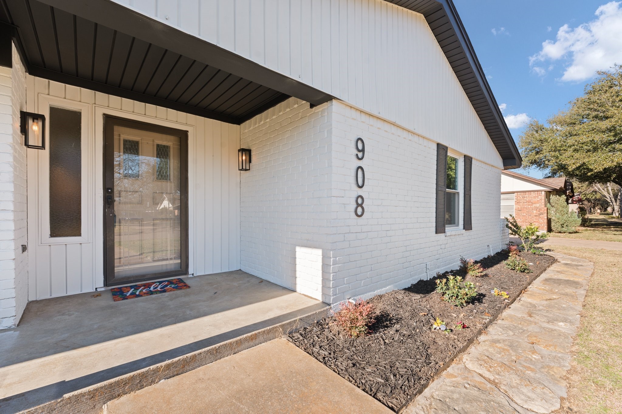908 Stonelake Drive