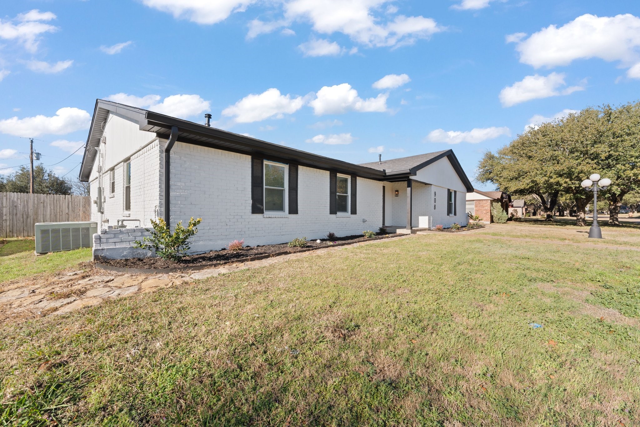 908 Stonelake Drive