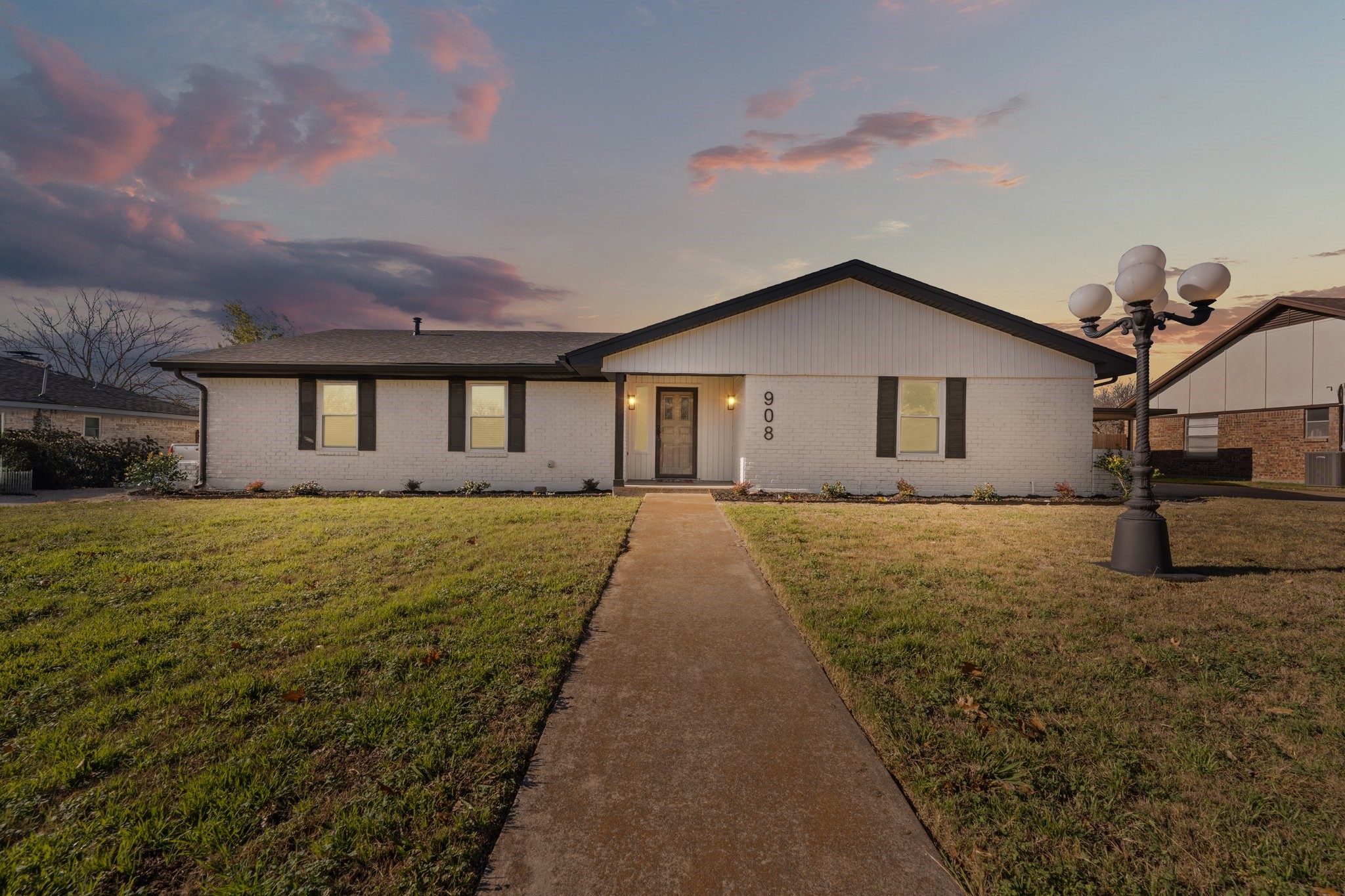 908 Stonelake Drive