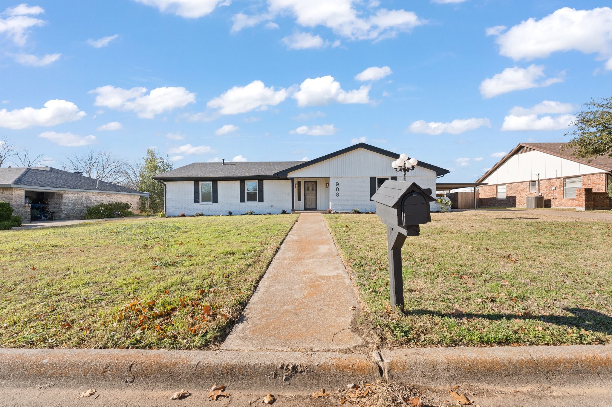 908 Stonelake Drive