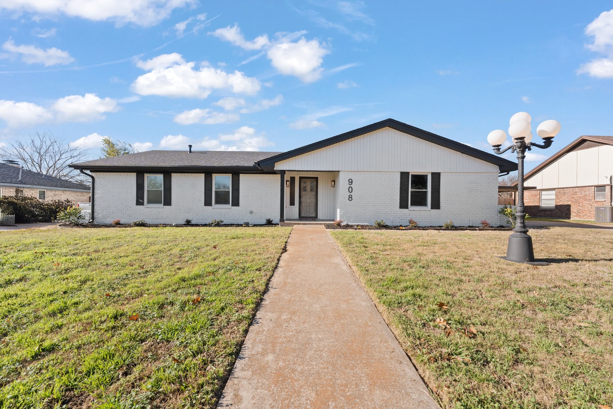 908 Stonelake Drive