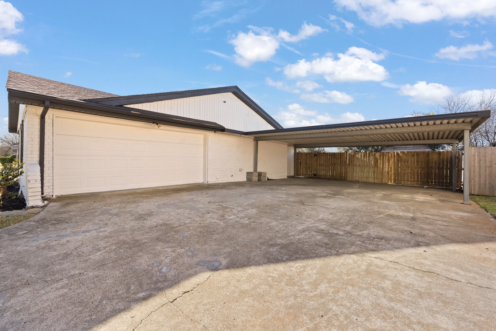 908 Stonelake Drive