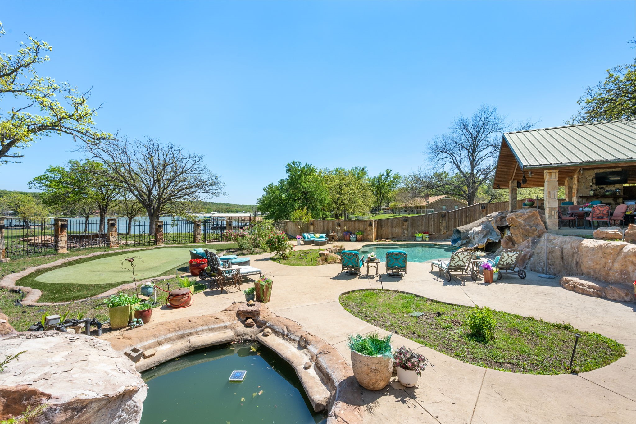 660 Deer Trail