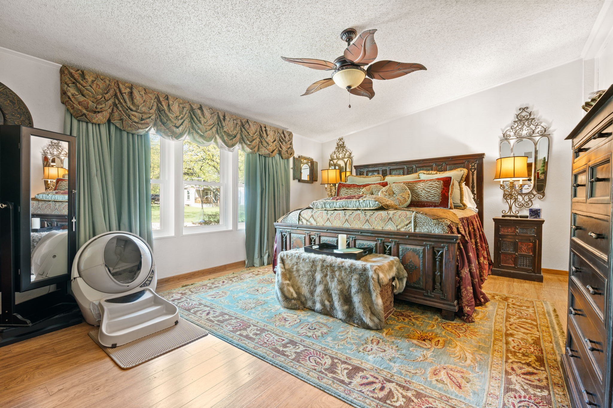 660 Deer Trail