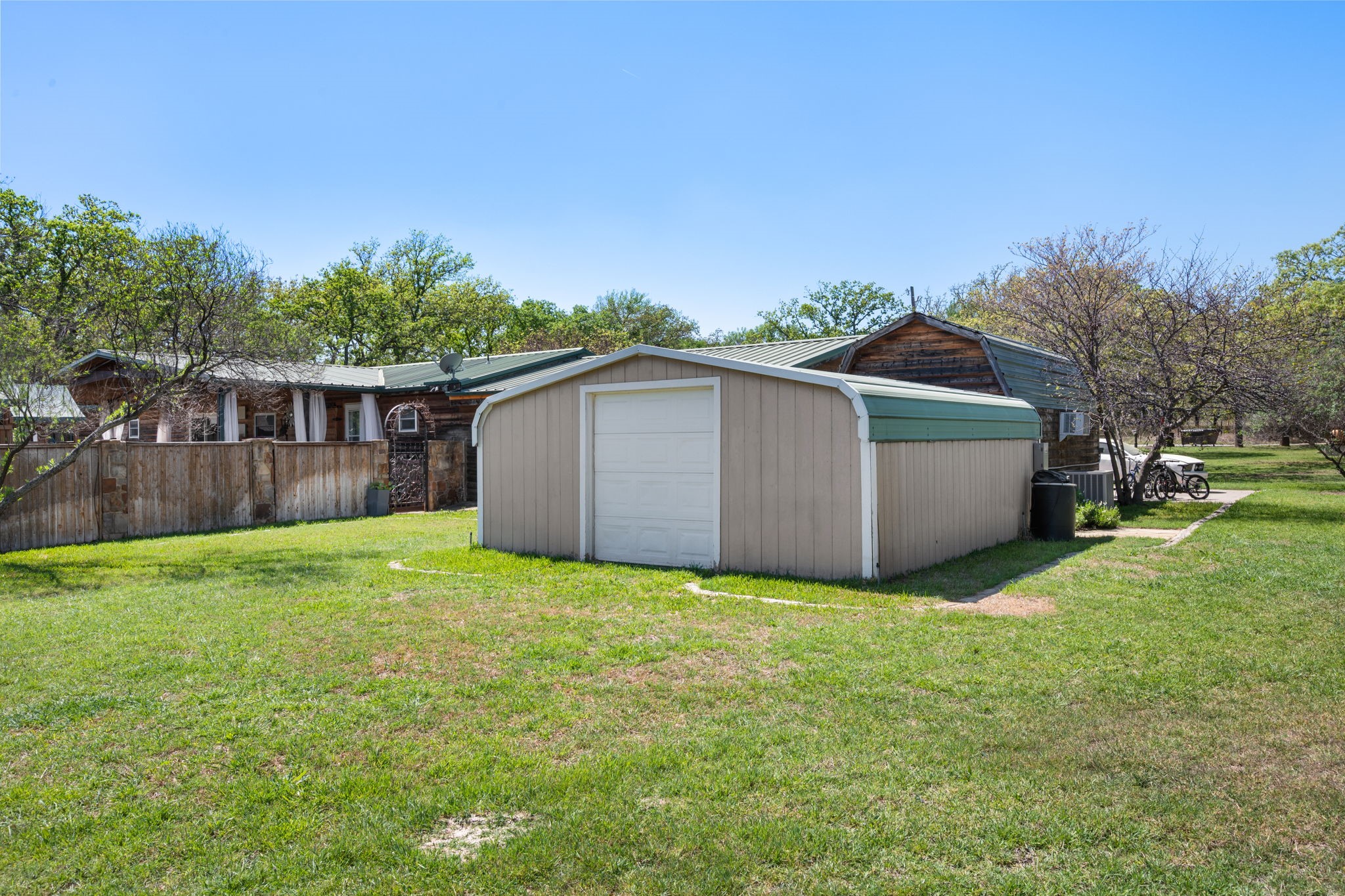 660 Deer Trail