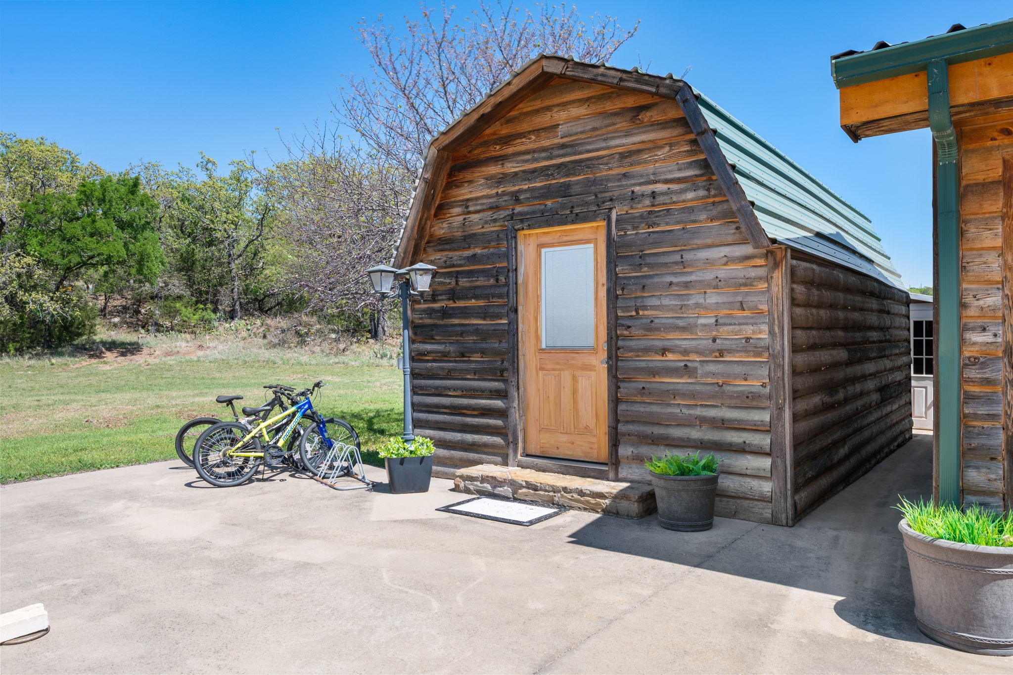 660 Deer Trail