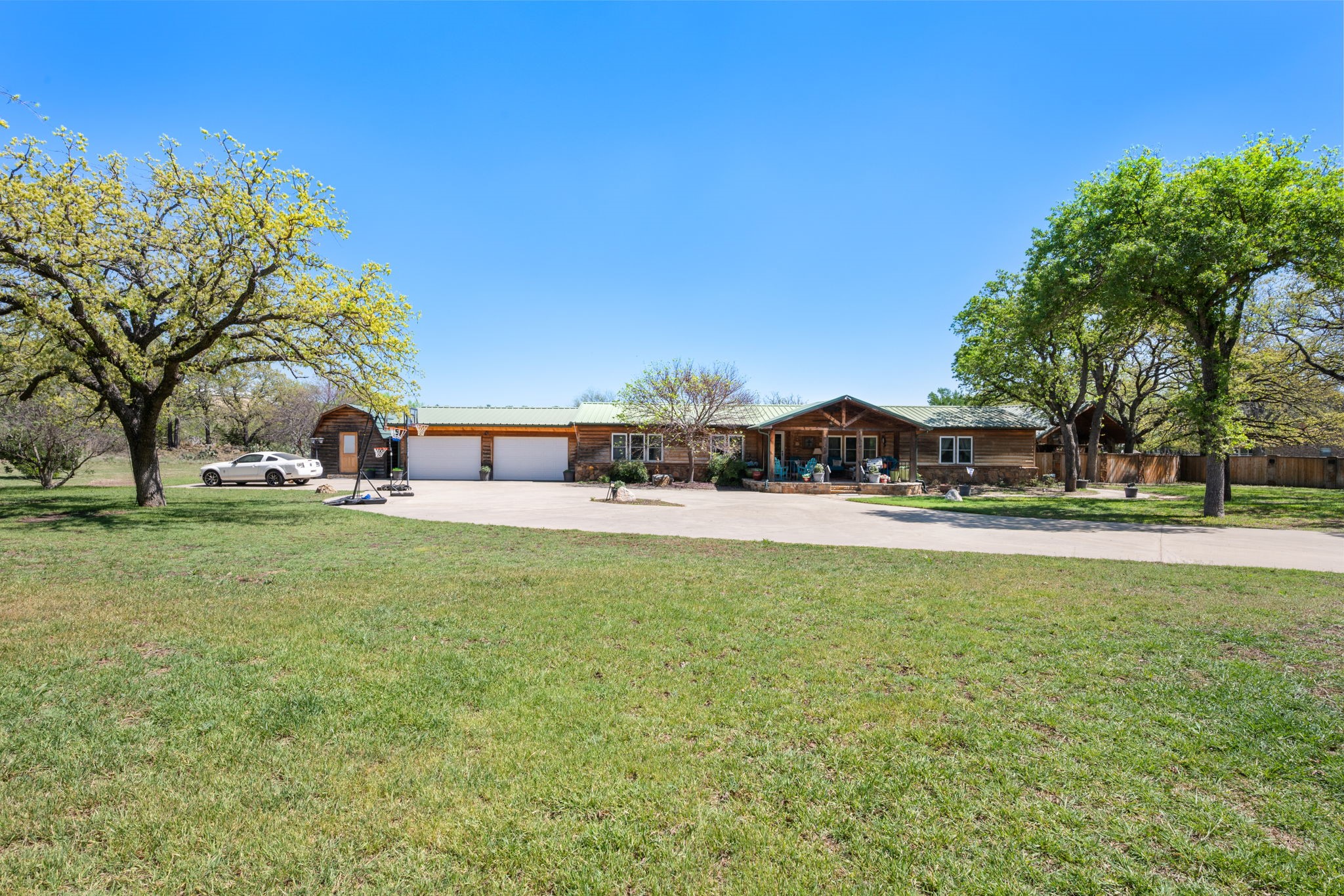 660 Deer Trail