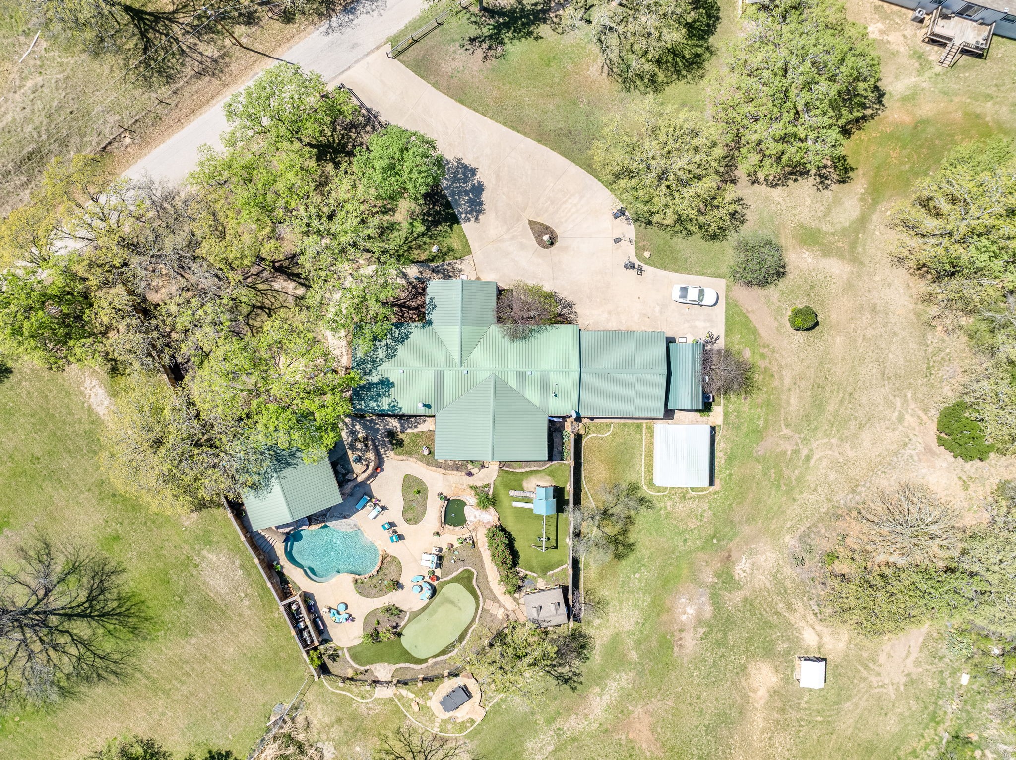 660 Deer Trail