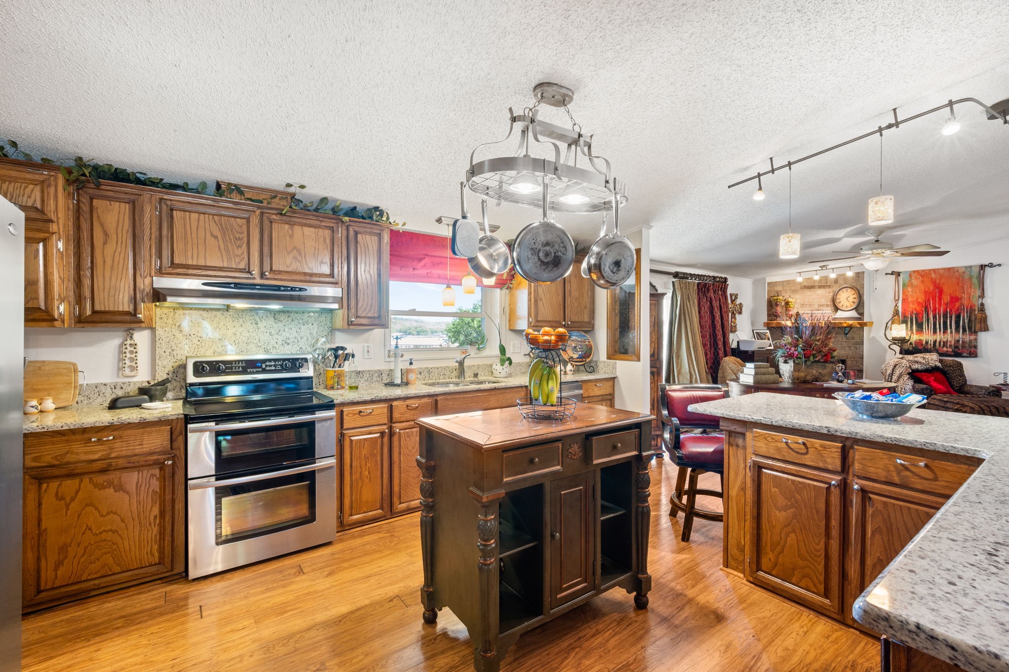 660 Deer Trail