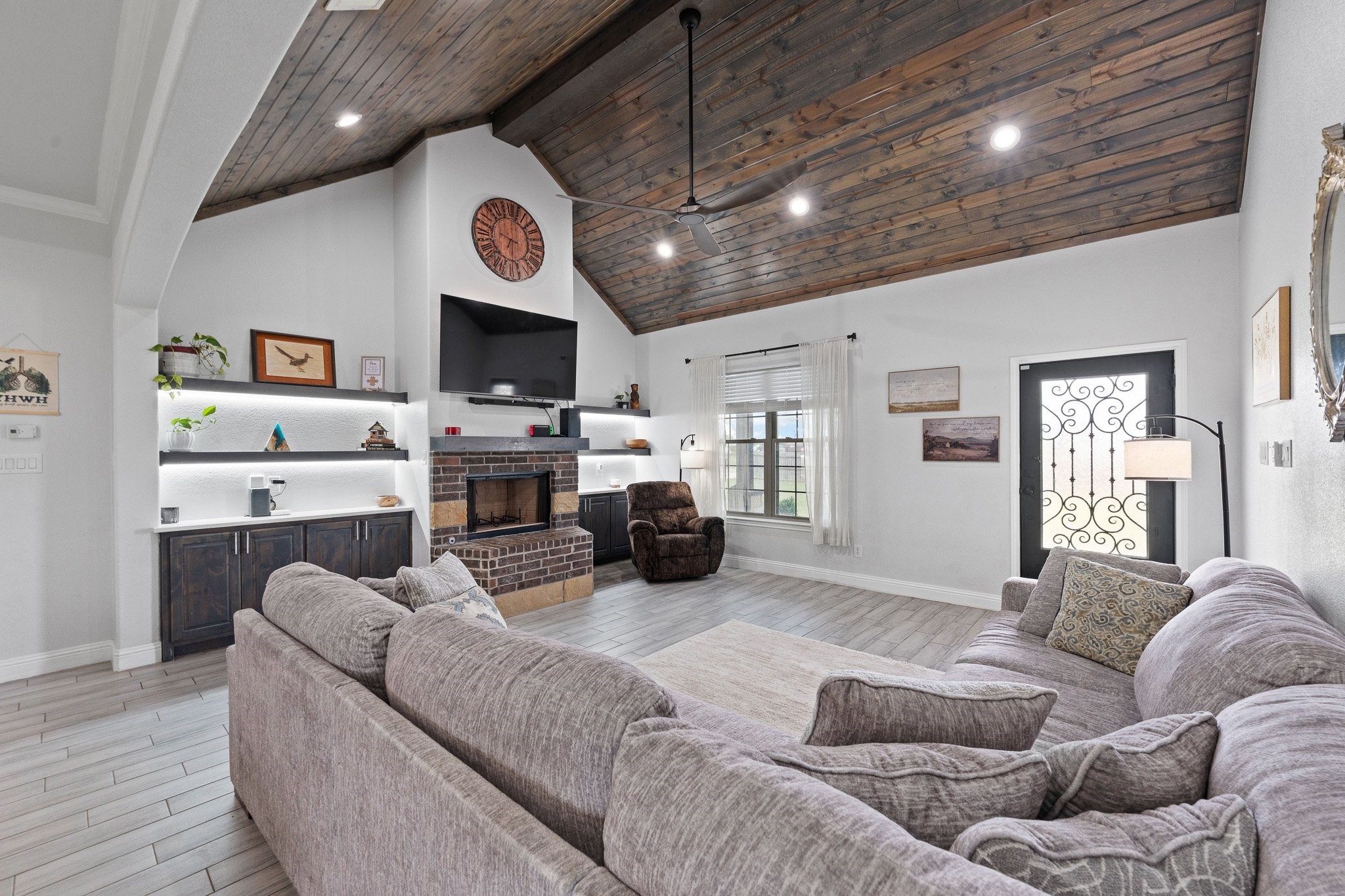 3401 Chinaberry Lane