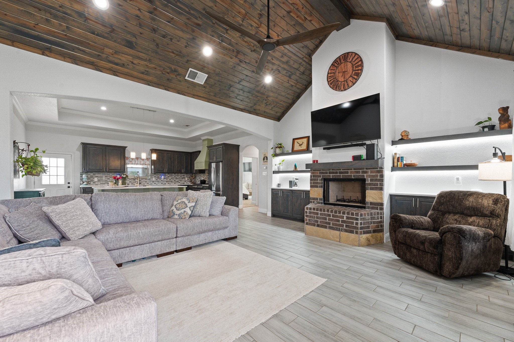 3401 Chinaberry Lane