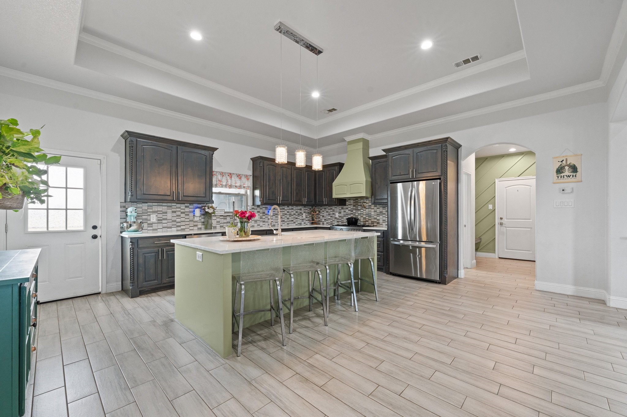 3401 Chinaberry Lane