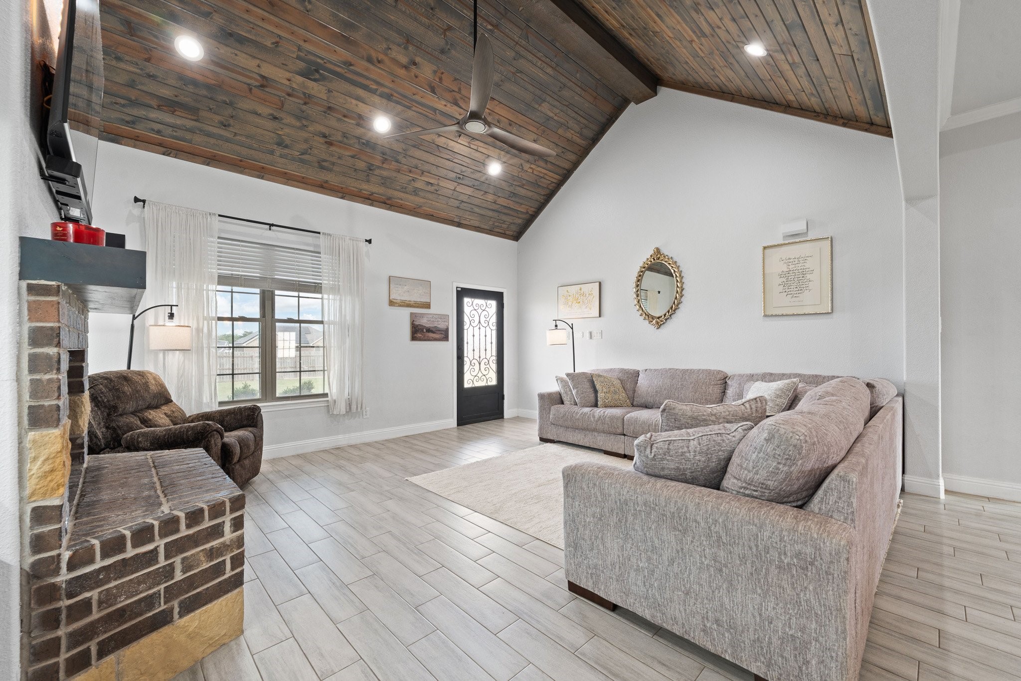 3401 Chinaberry Lane