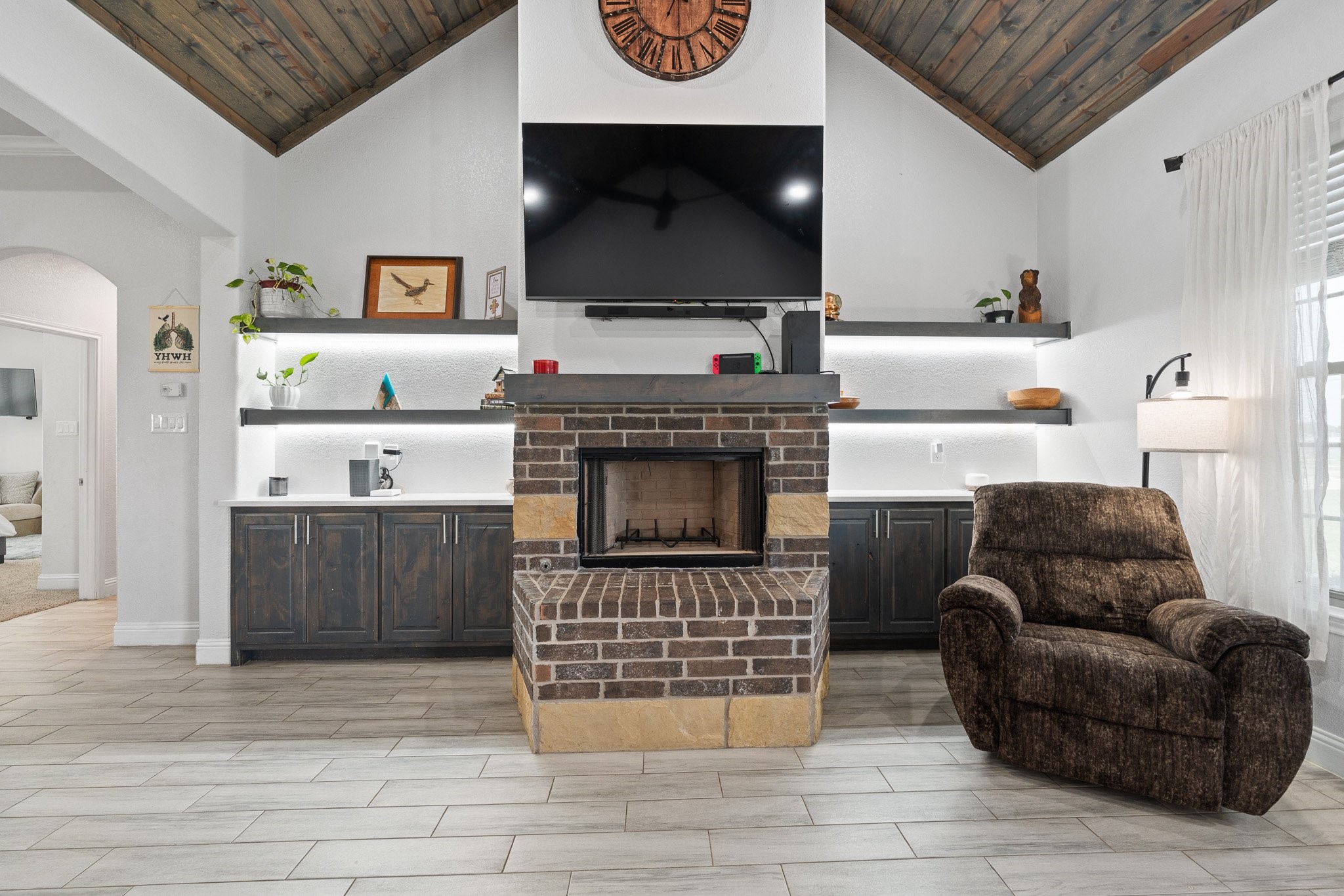 3401 Chinaberry Lane