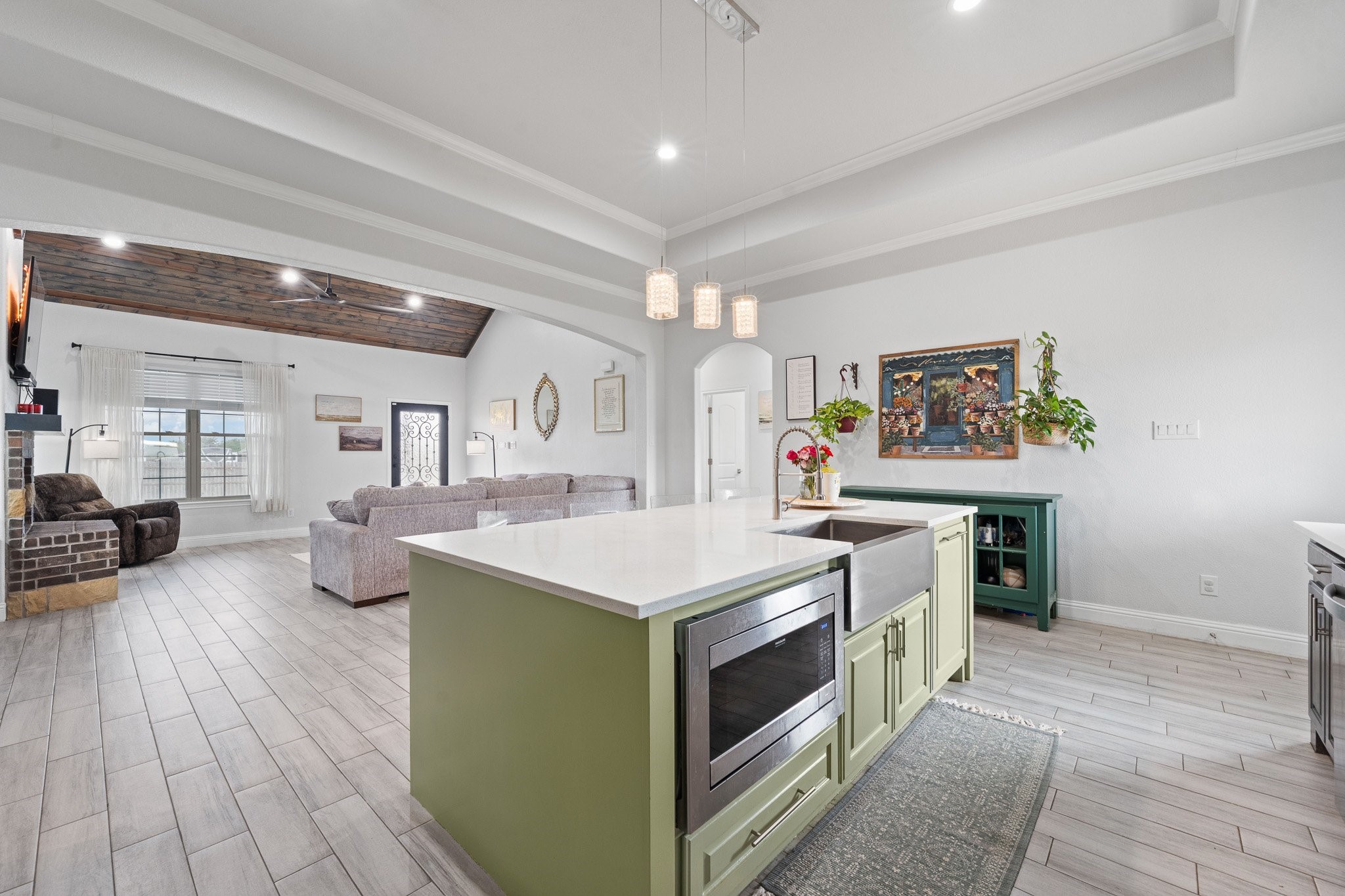 3401 Chinaberry Lane