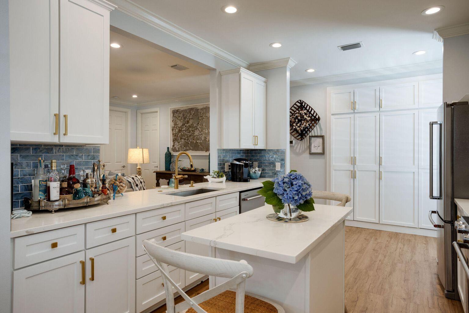 2017 Pine Island Circle