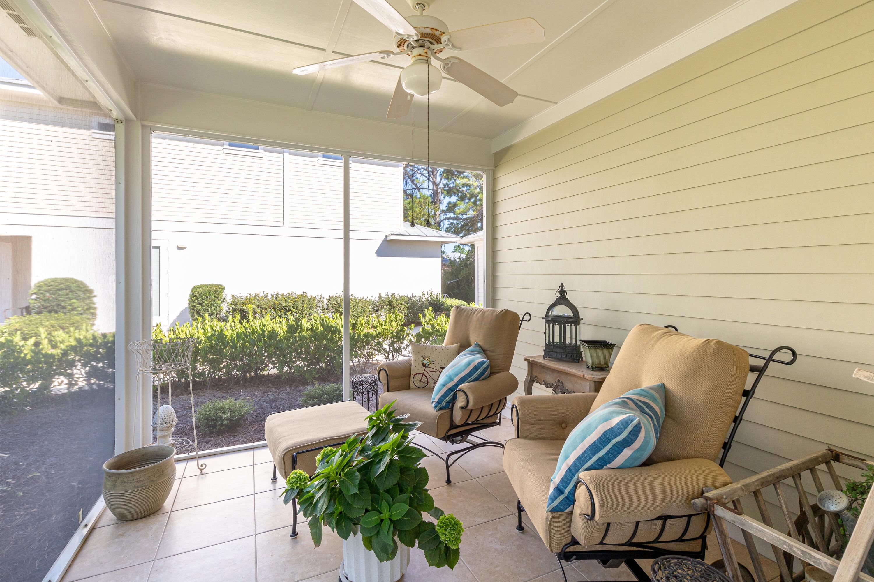 2047 Crystal Lake Dr