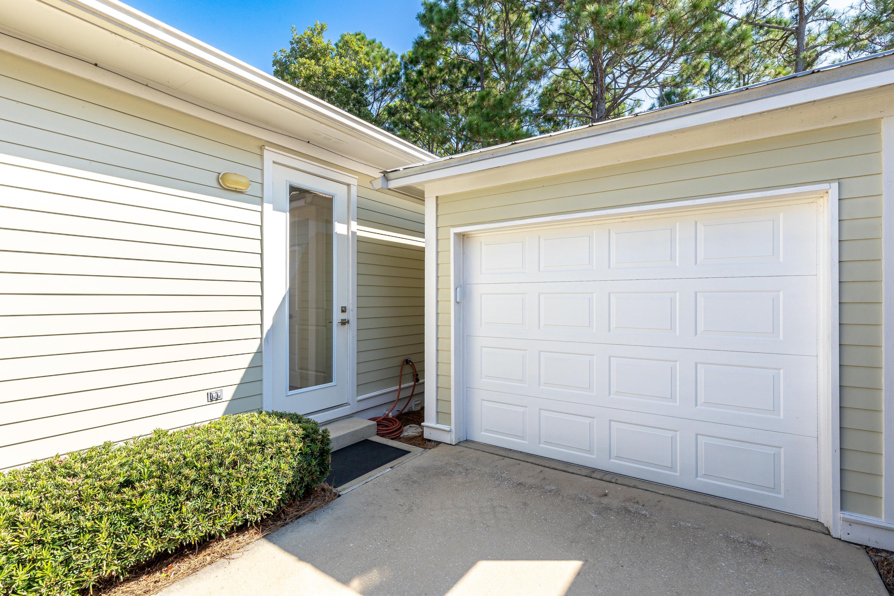 2047 Crystal Lake Dr