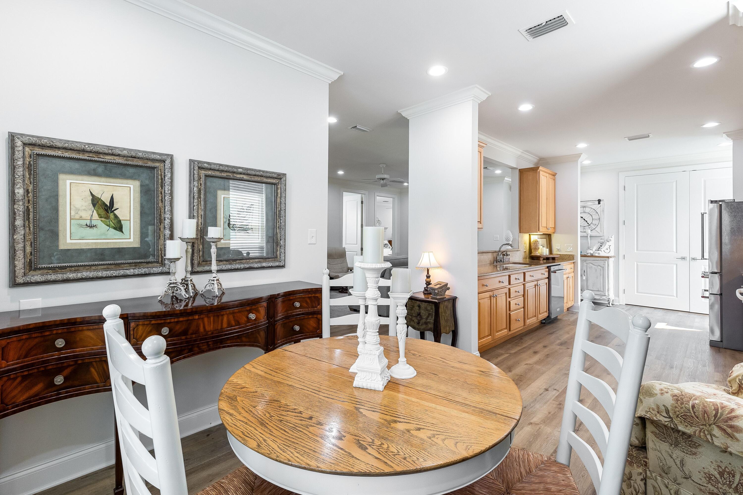 2047 Crystal Lake Dr