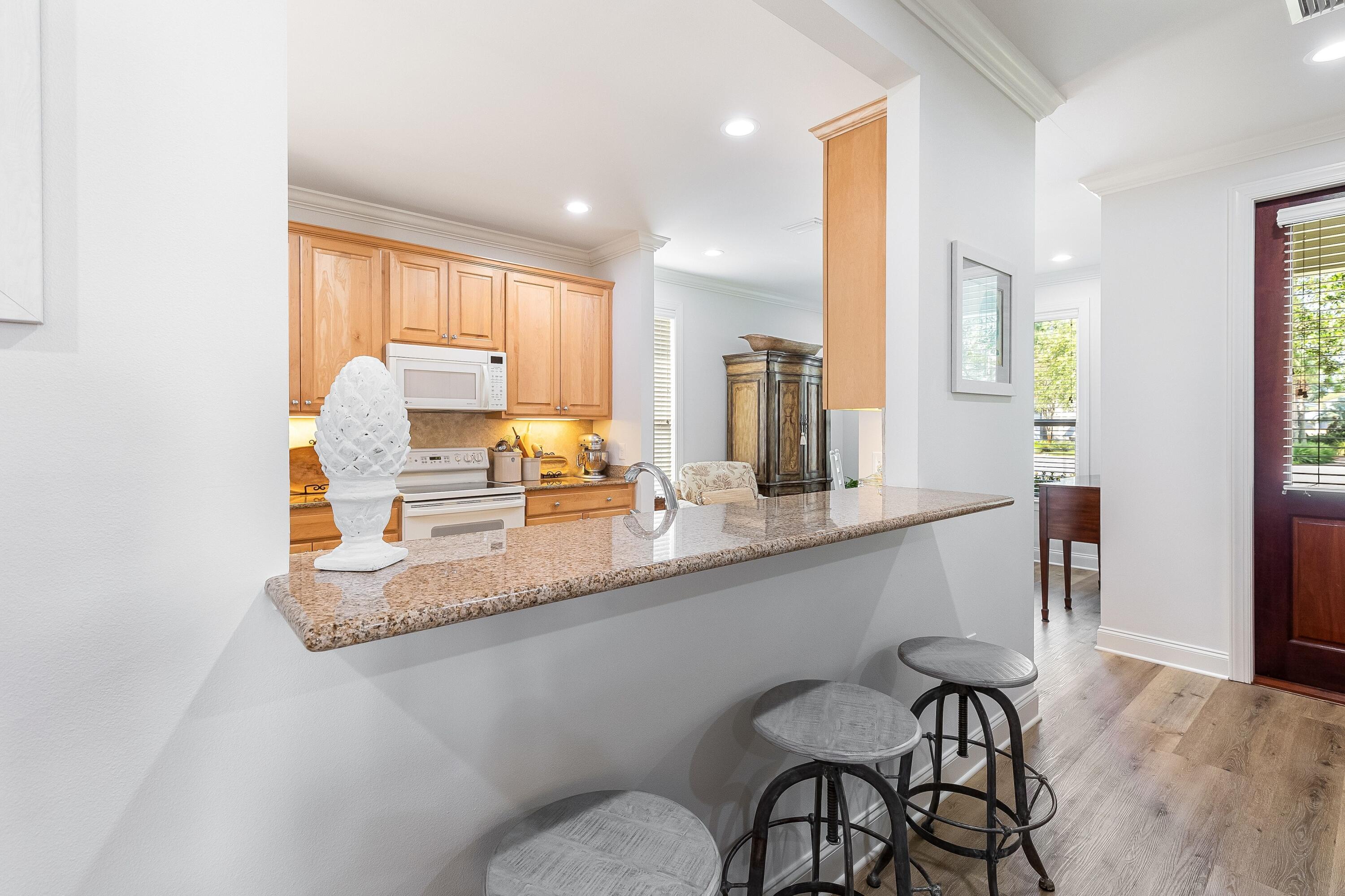 2047 Crystal Lake Dr