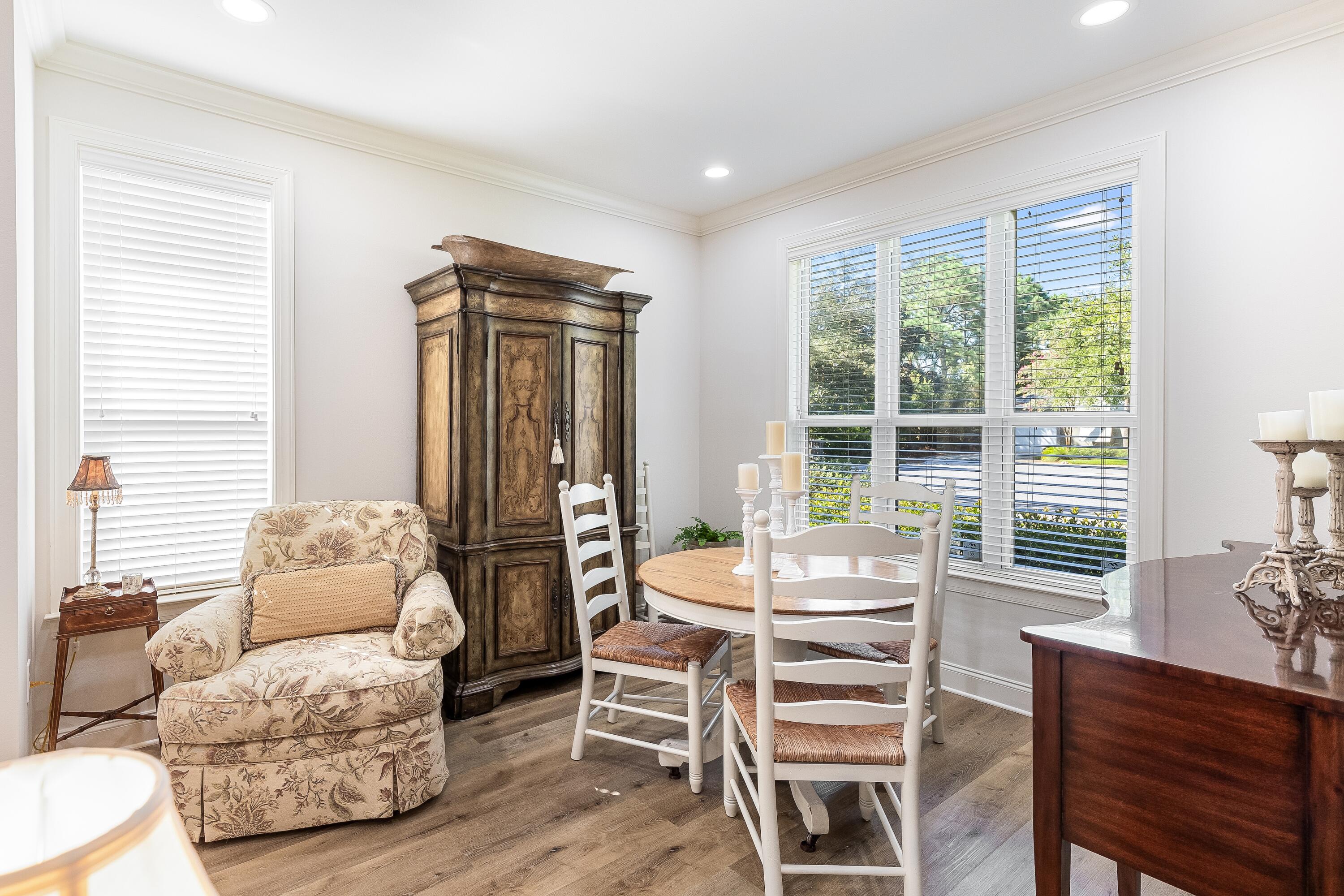 2047 Crystal Lake Dr