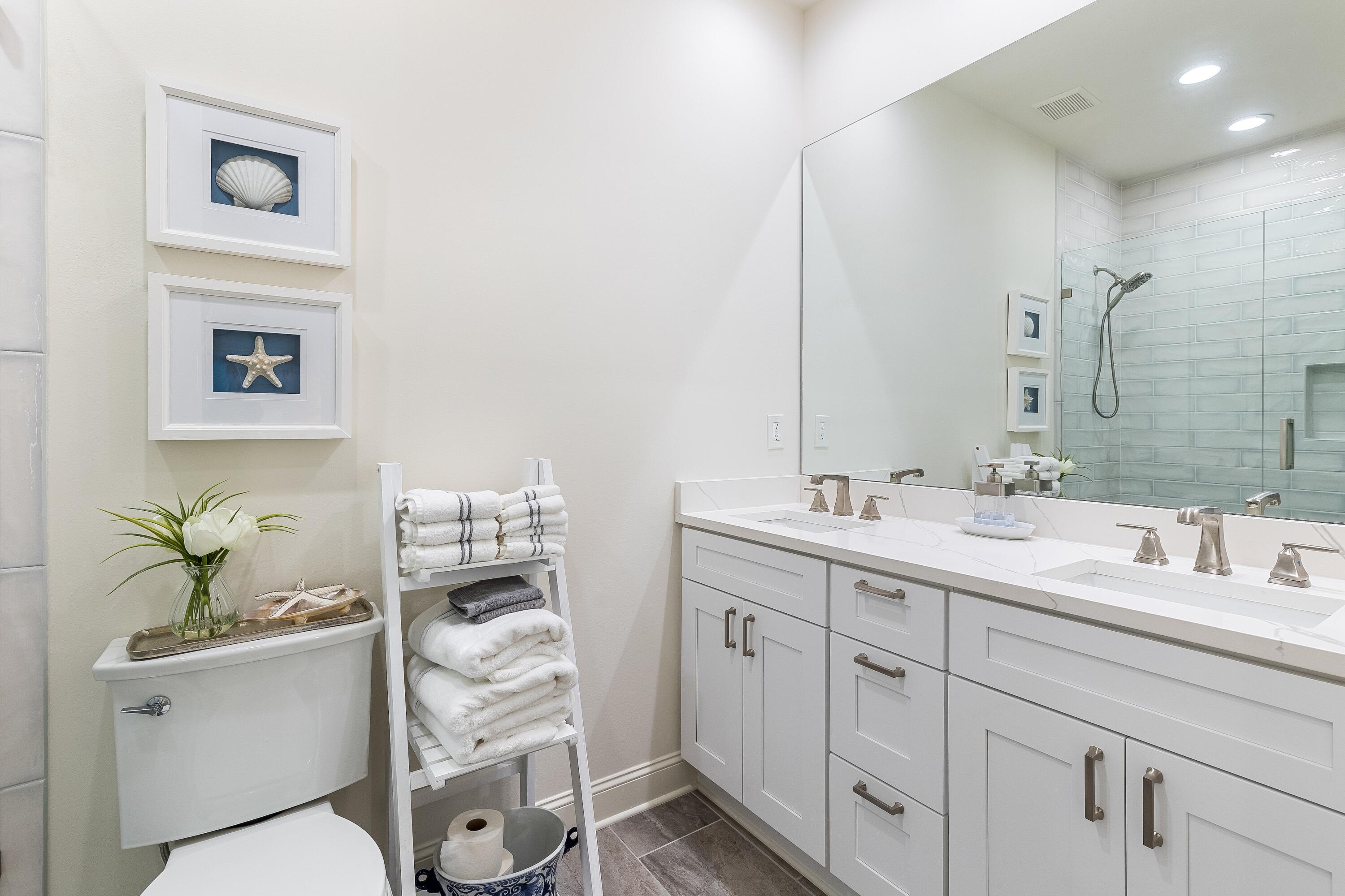 2047 Crystal Lake Dr