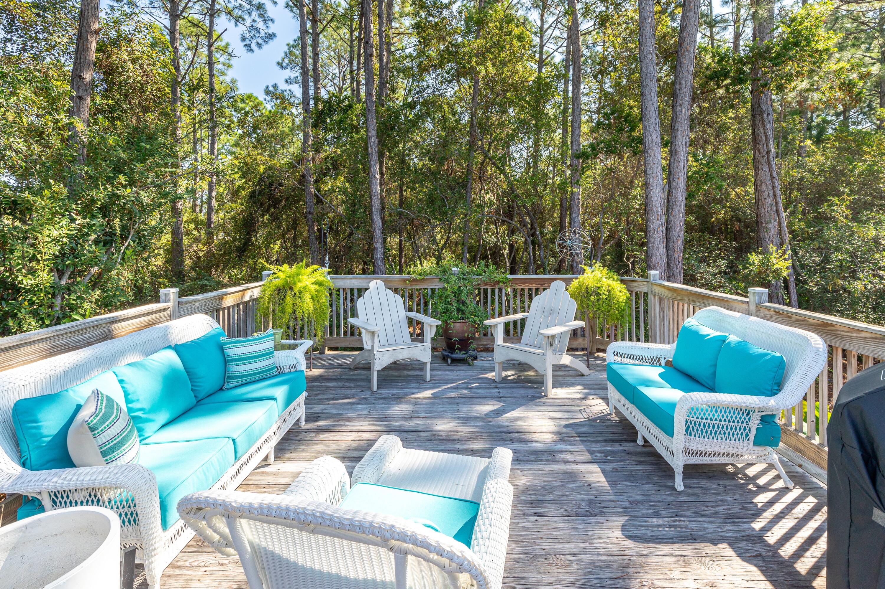 2047 Crystal Lake Dr