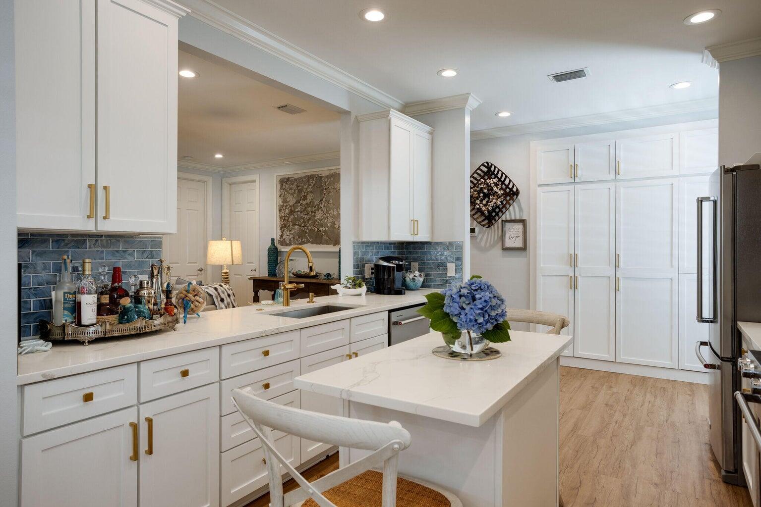 2017 Pine Island Circle