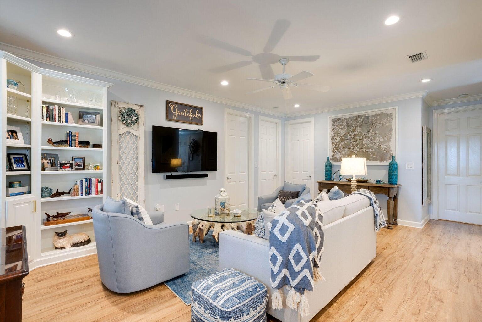 2017 Pine Island Circle