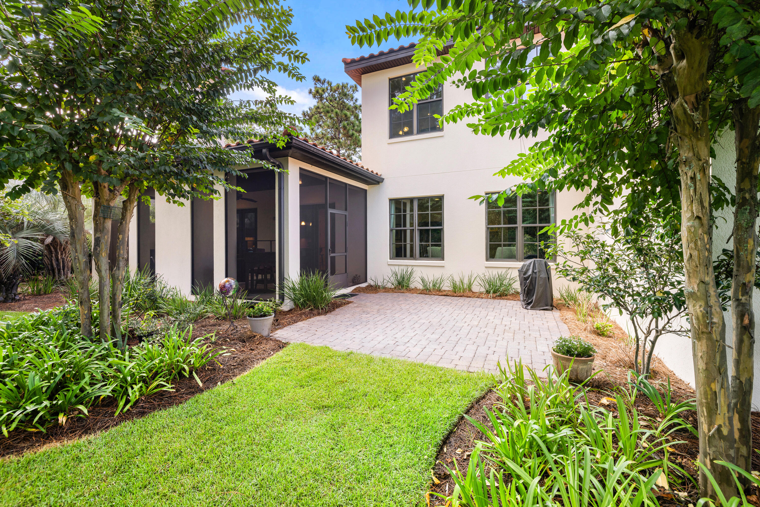 1643 San Marina Boulevard