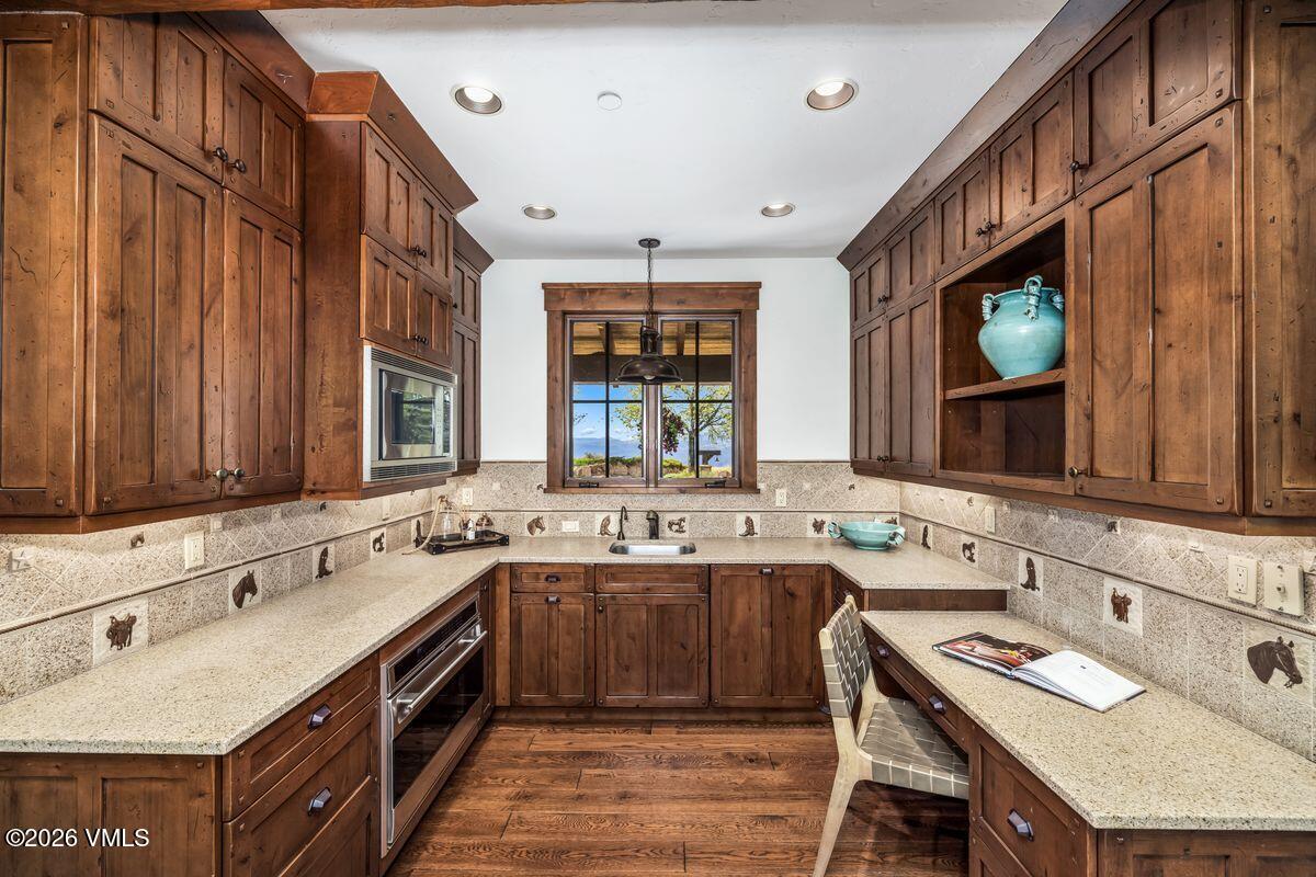 1092 The Summit Trail