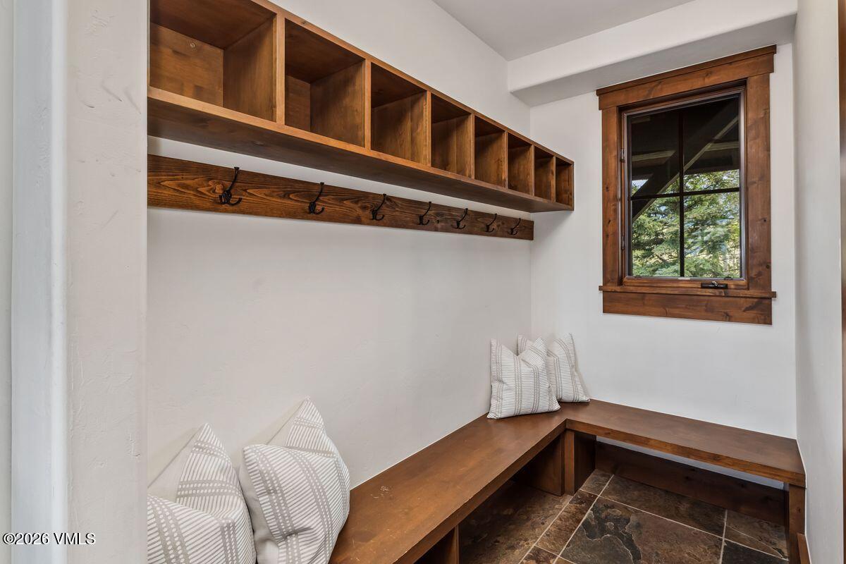 1092 The Summit Trail