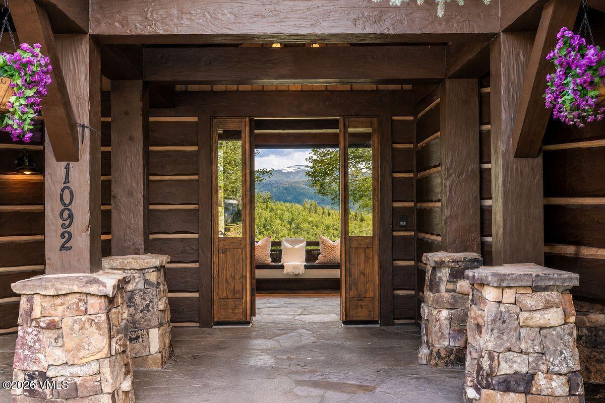 1092 The Summit Trail