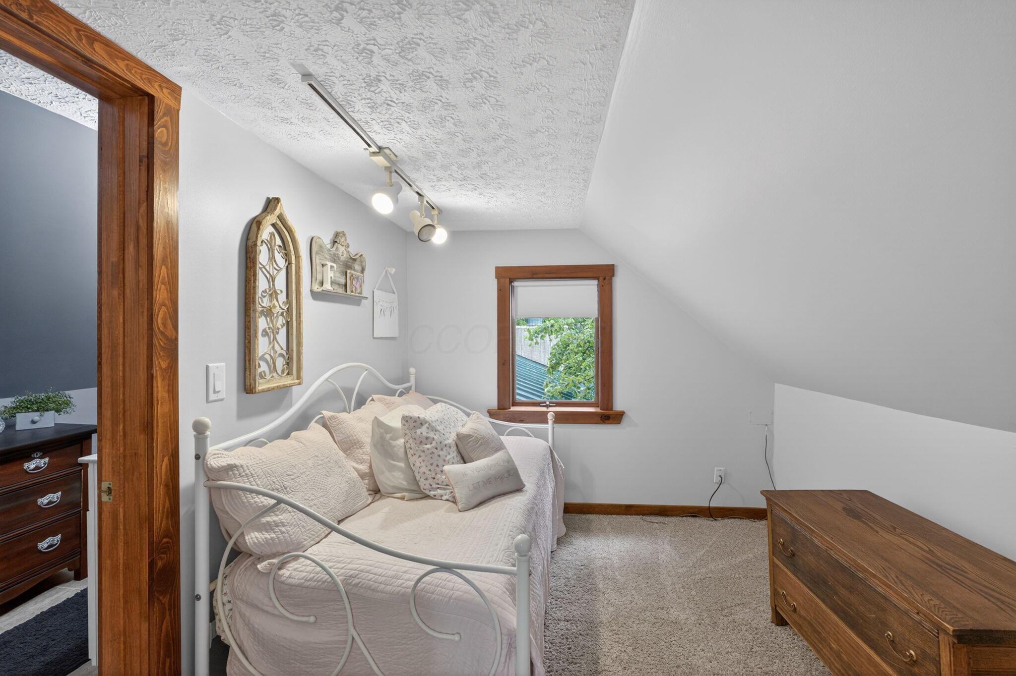 2717 Darling Road