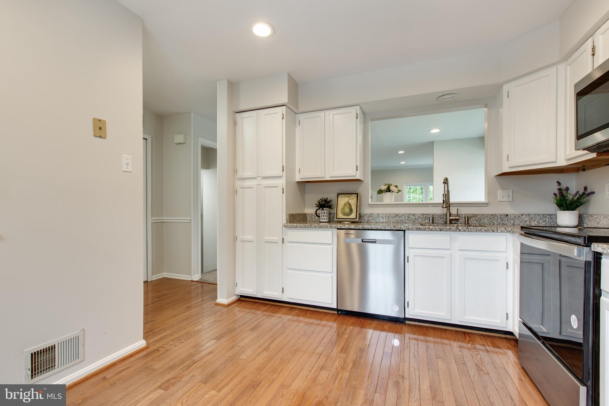 551 GREENCREST LANE 11