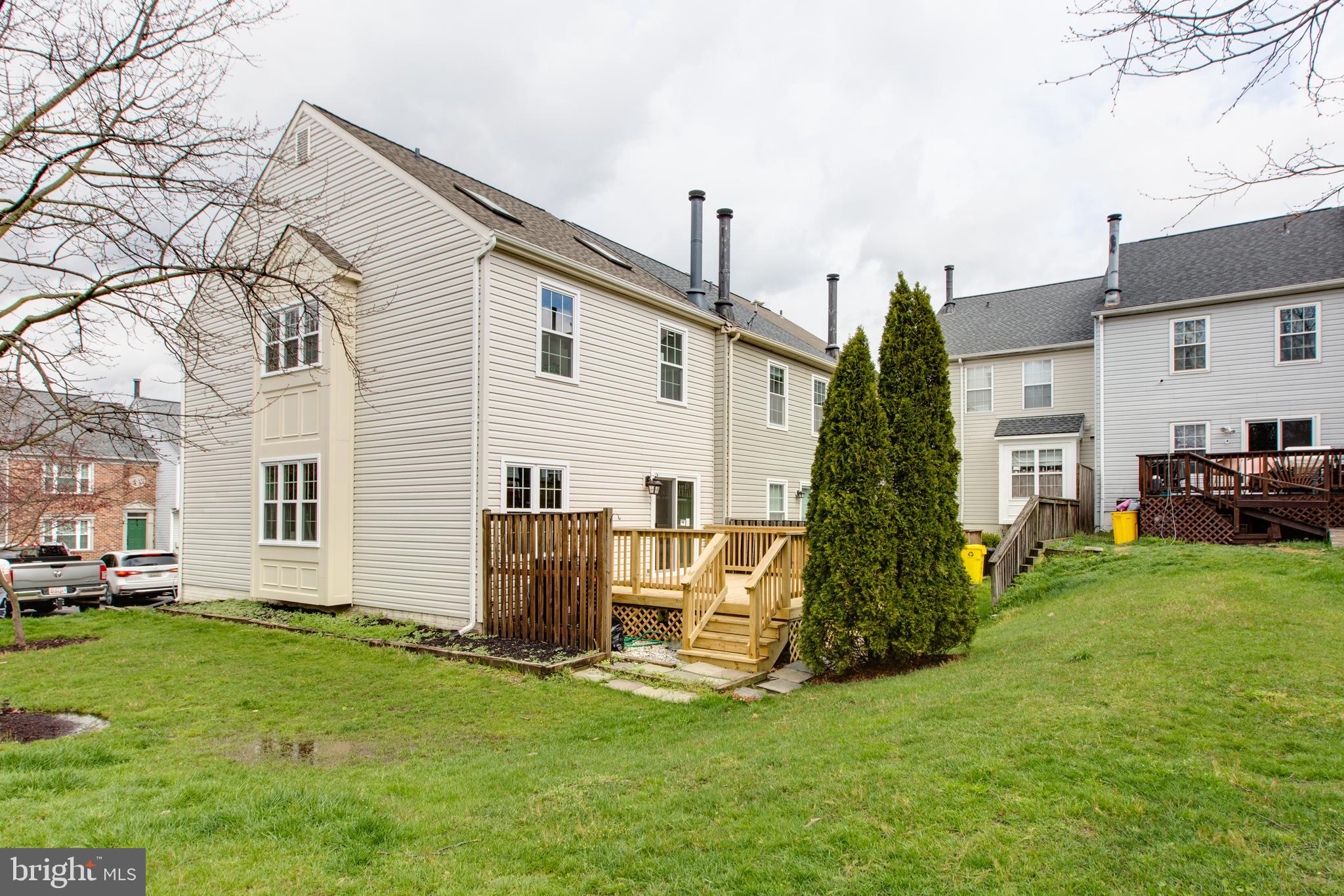 551 GREENCREST LANE 11