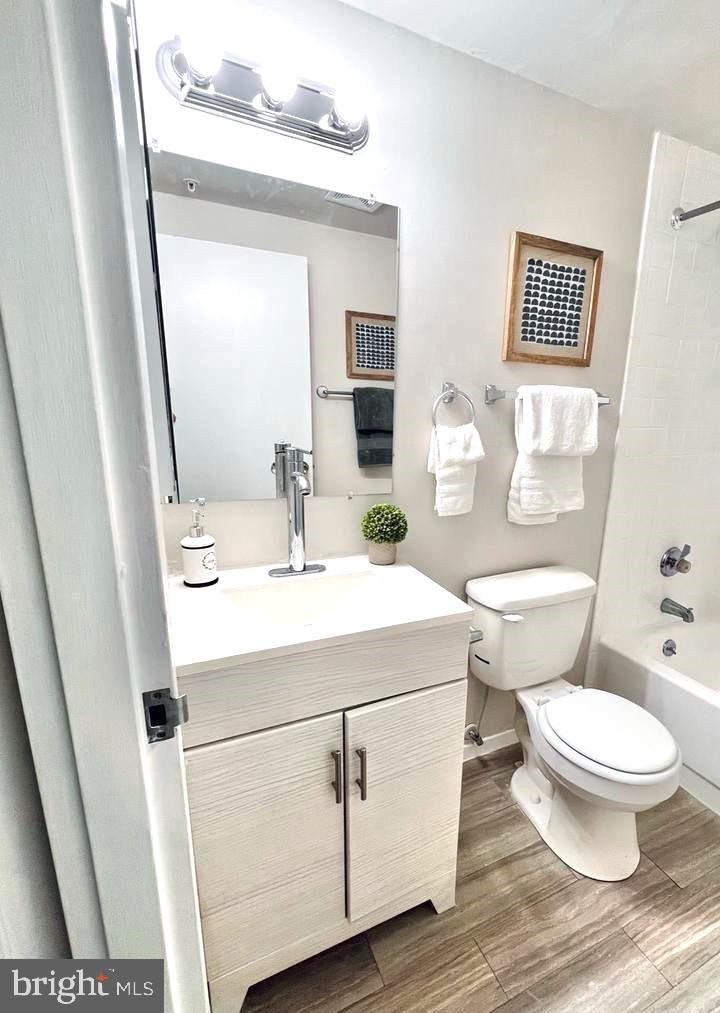 28 ALLEGHENY AVENUE 805