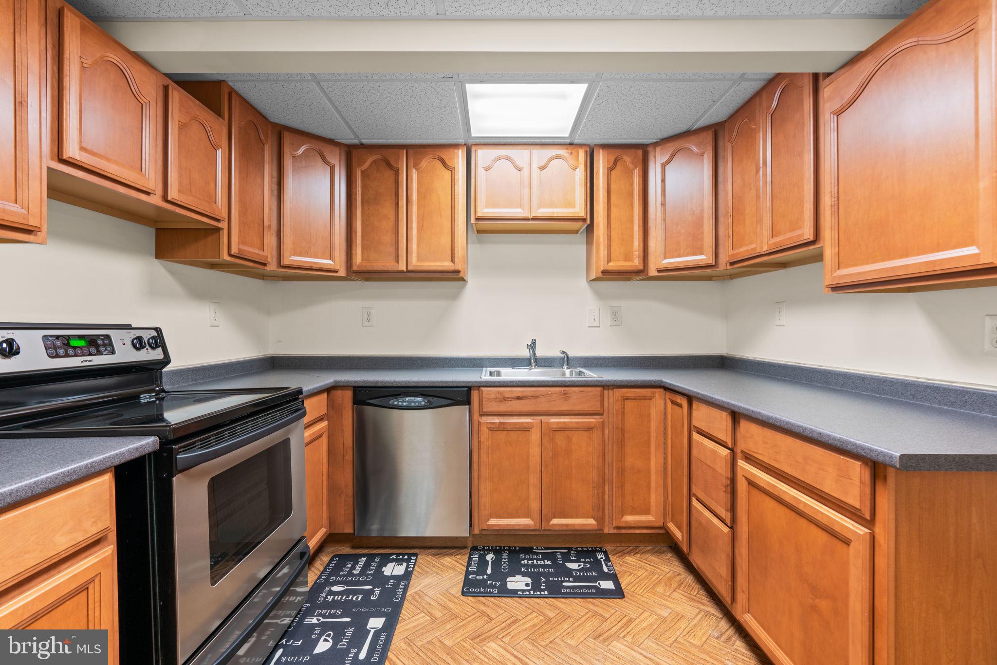 6804 CREEKWOOD COURT