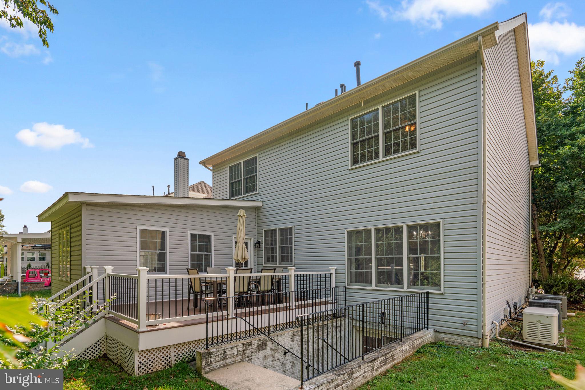 6804 CREEKWOOD COURT