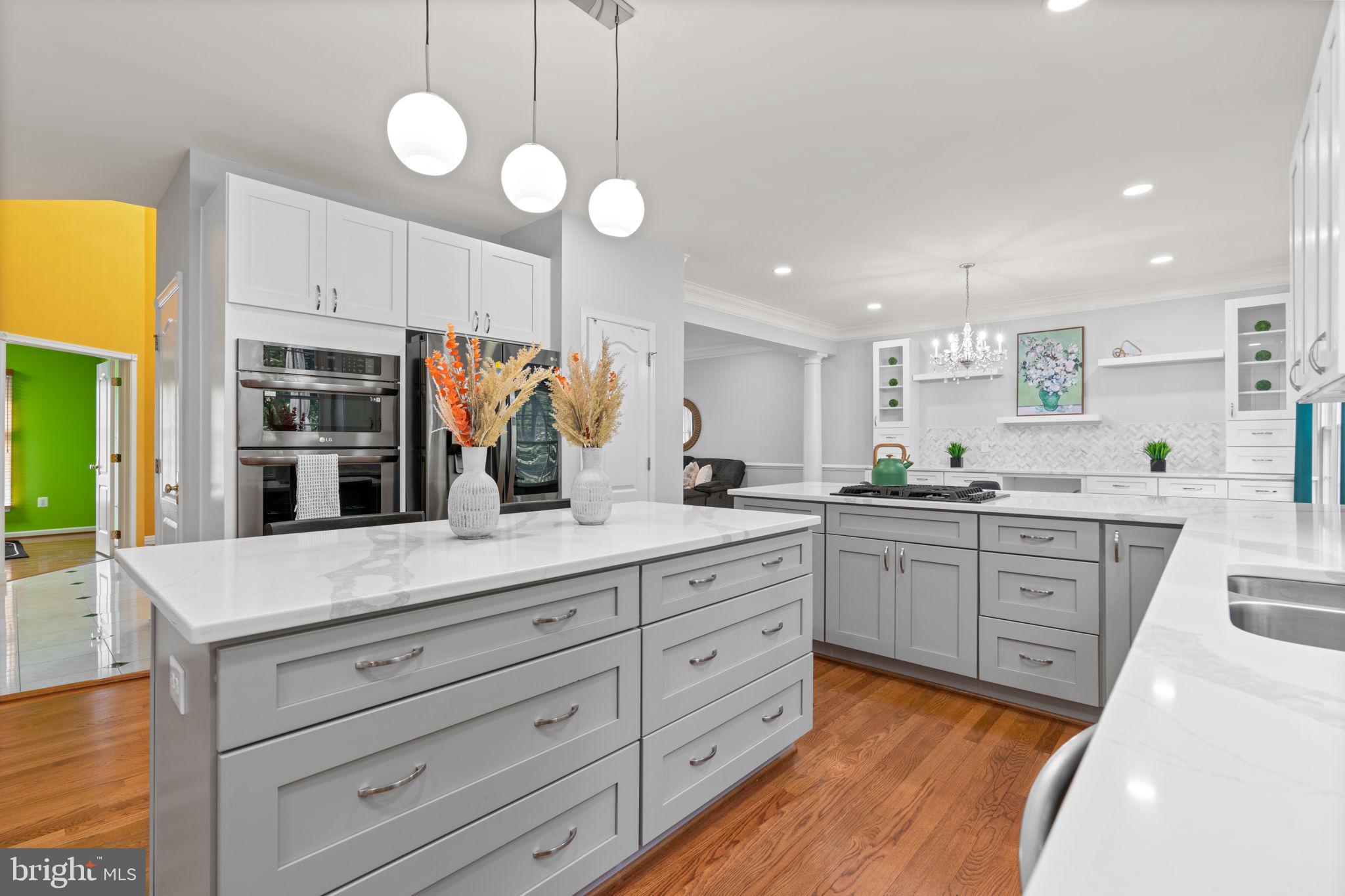 6804 CREEKWOOD COURT