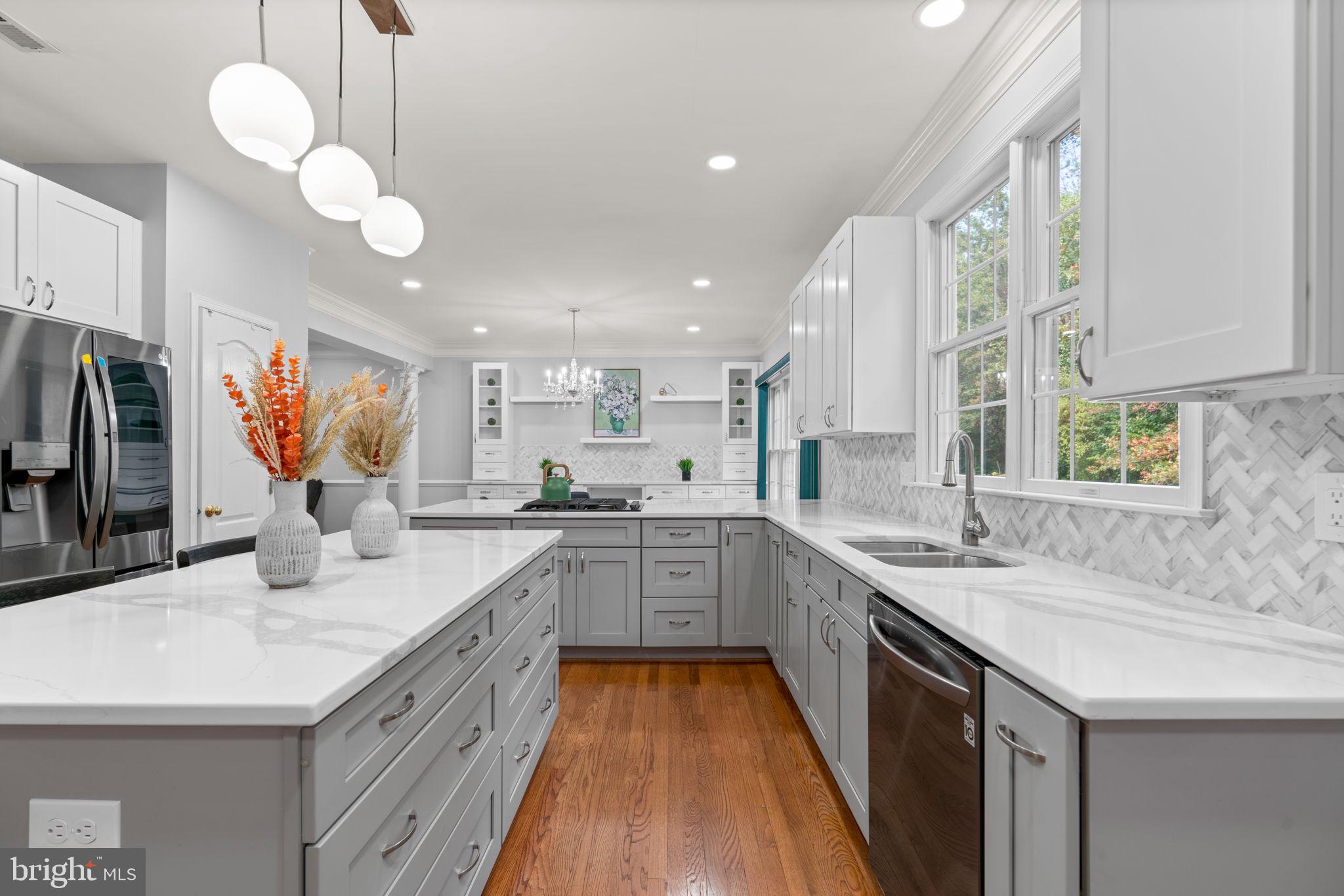 6804 CREEKWOOD COURT