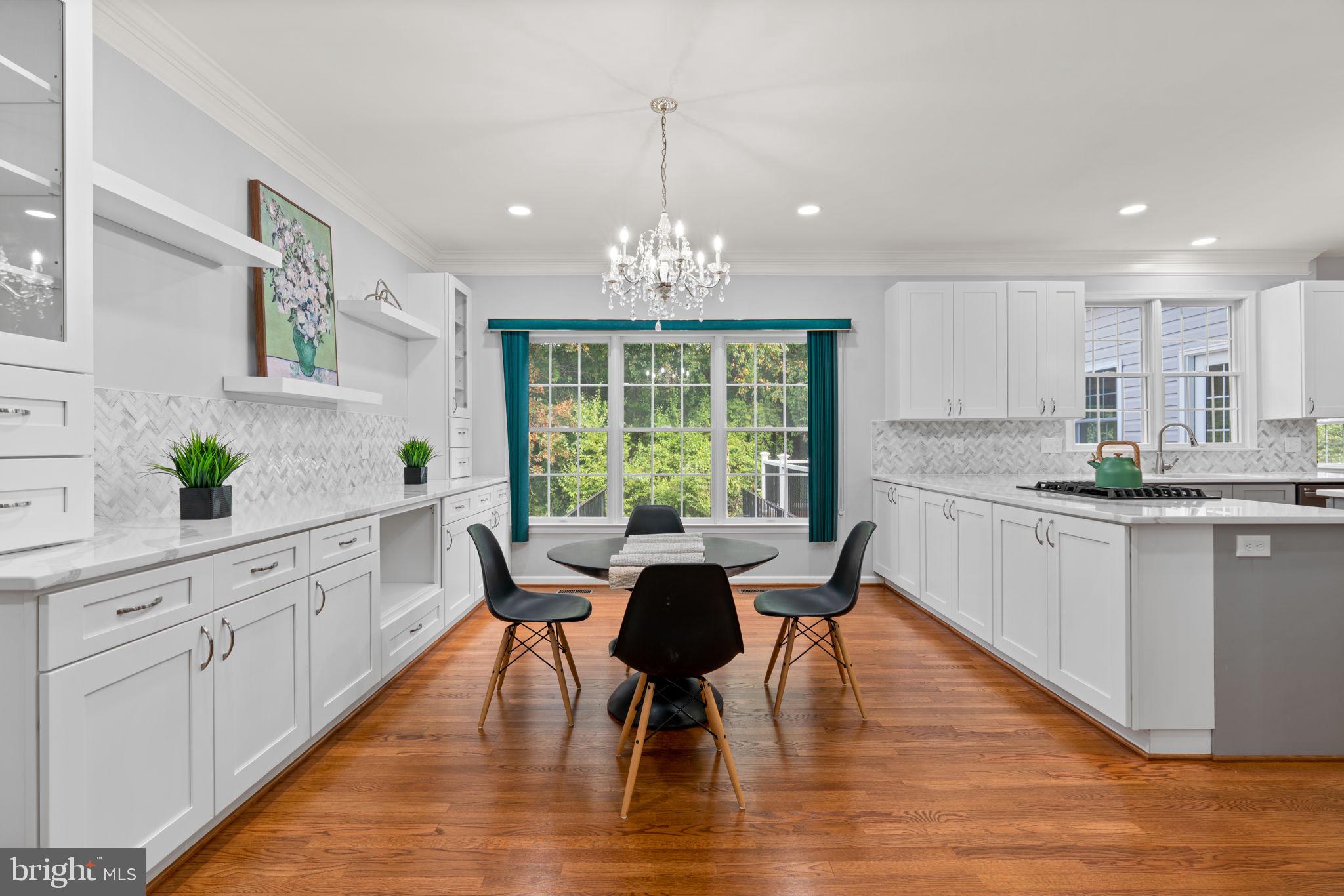 6804 CREEKWOOD COURT