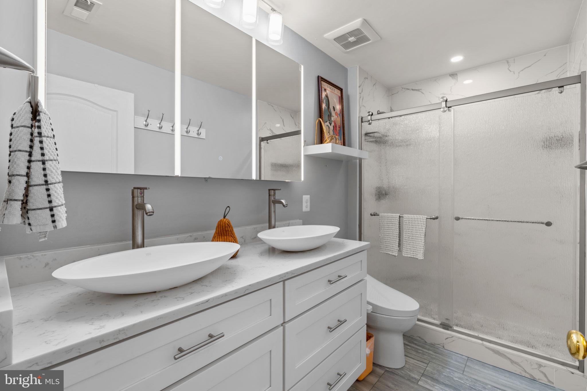 6804 CREEKWOOD COURT