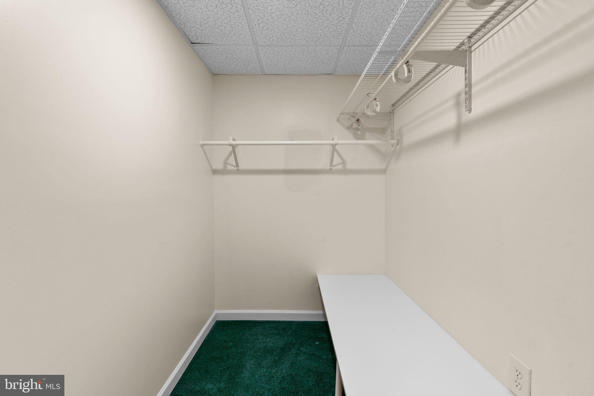 6804 CREEKWOOD COURT