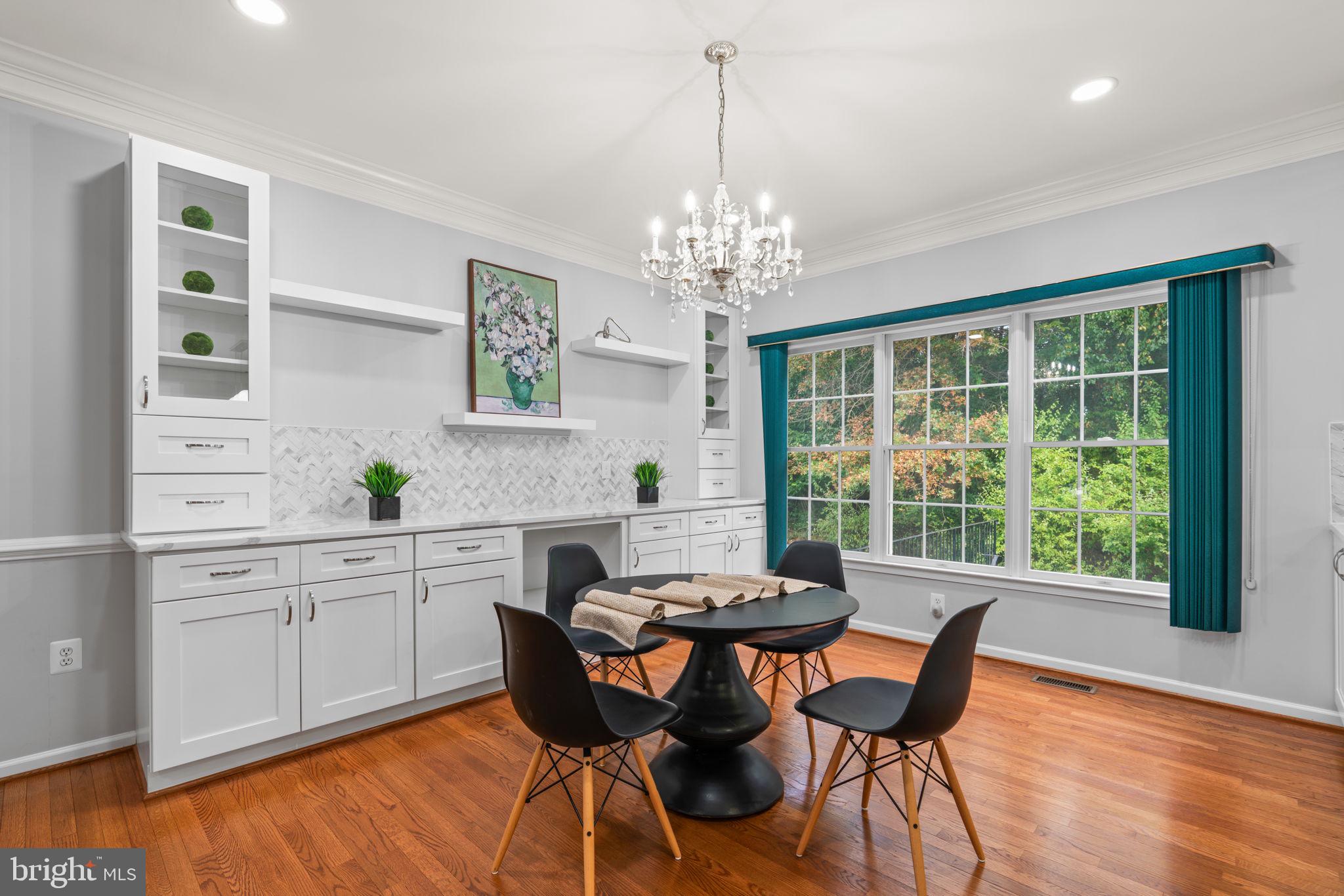 6804 CREEKWOOD COURT